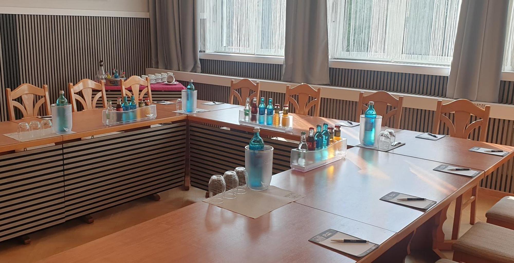 Hotel Wippertal - Voll Klimatisiert Bernburg Eksteriør bilde